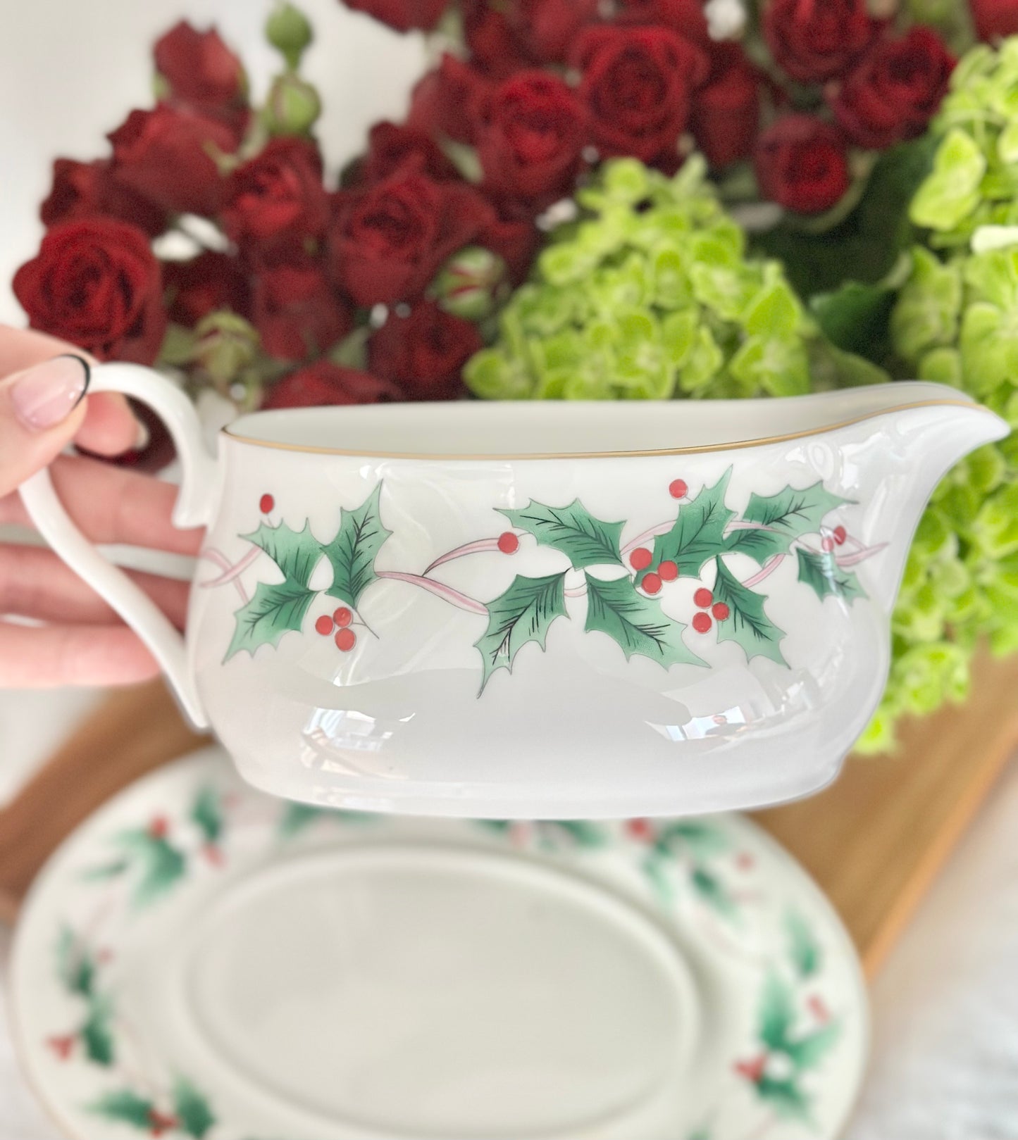 Mikasa Ribbon Holly Gravy Boat with Under Plate