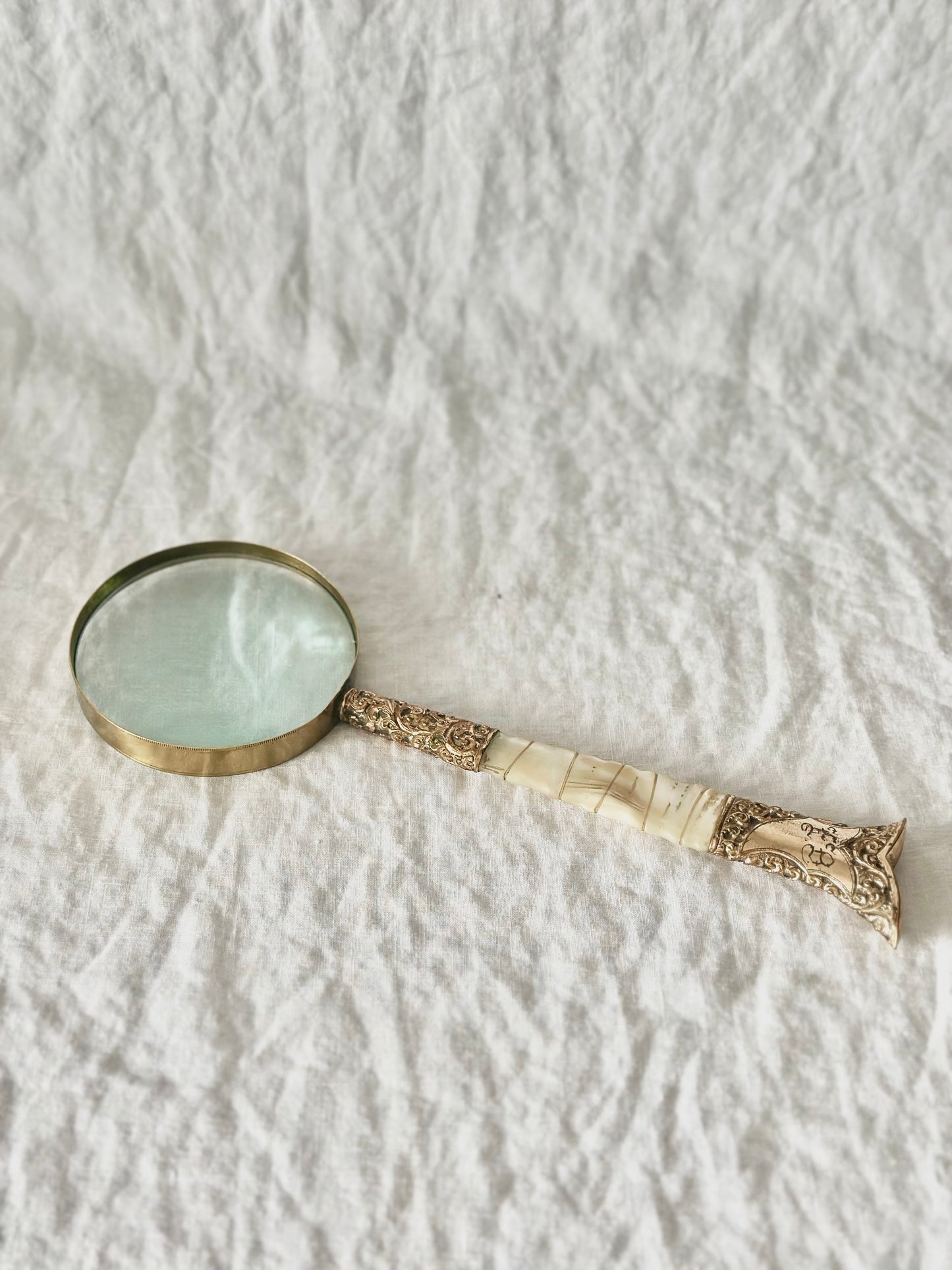 Magnifying Glass with Mother of Pearl Handle