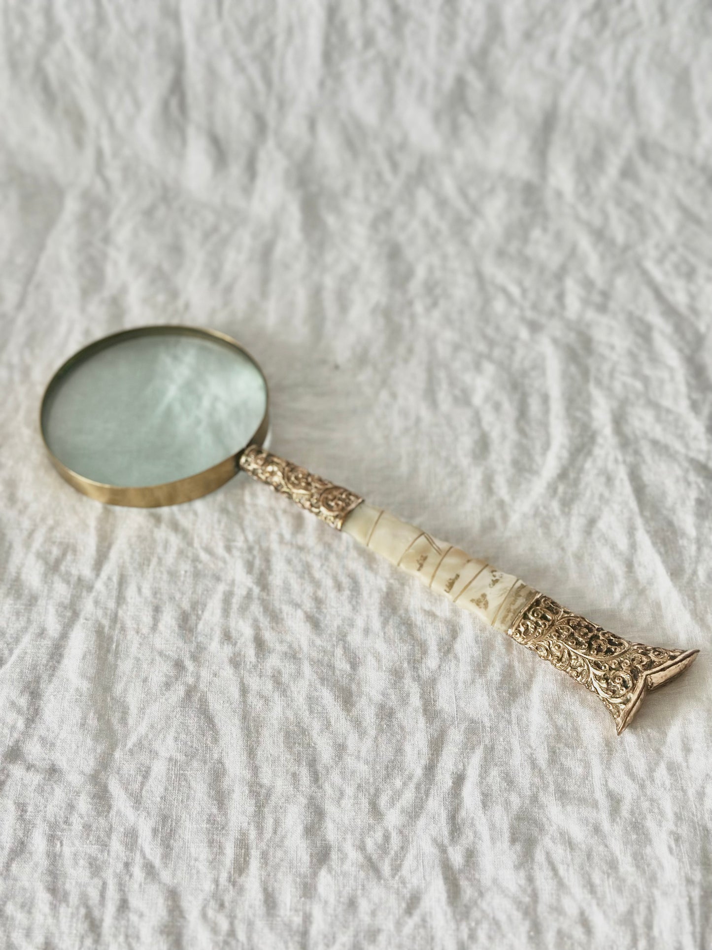 Magnifying Glass with Mother of Pearl Handle