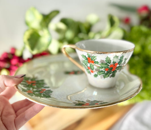 Holly Tea Cup with Under Plate - Set of 6