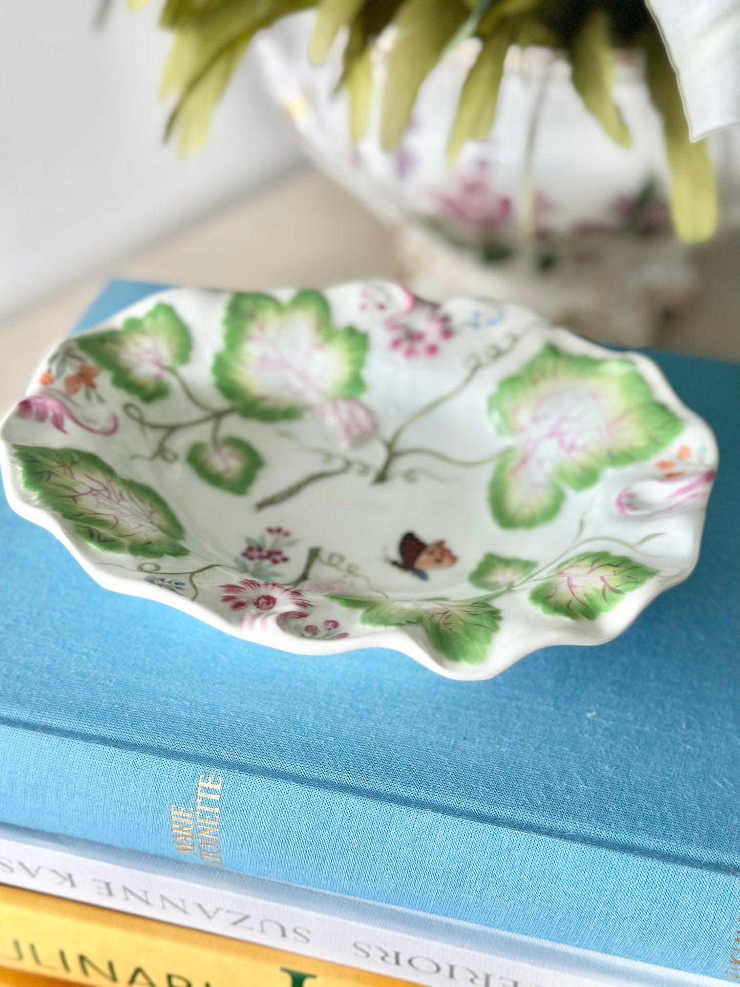 Oval Shaped Leaf Dish